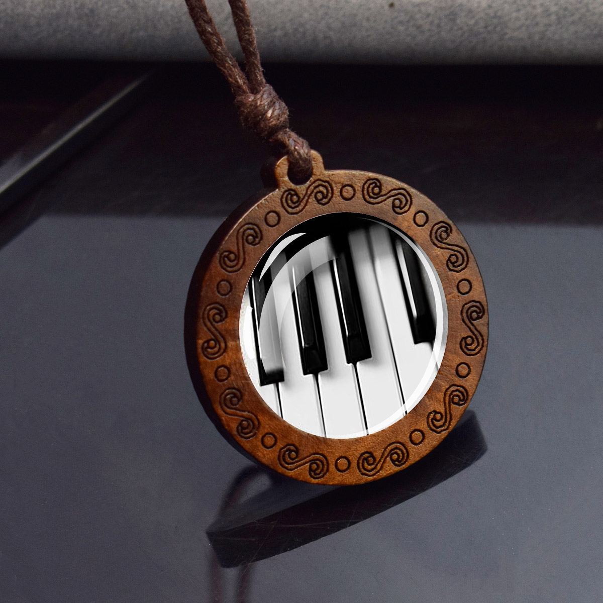Musical Instrument Image - Collar con colgante de madera, instrumento
